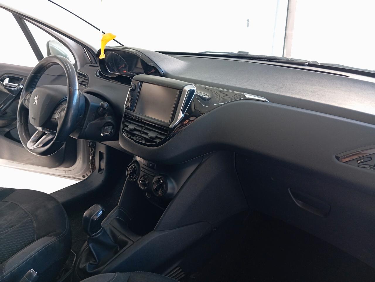 Peugeot 208 1.4 diesel 2015 CON GARANZIA