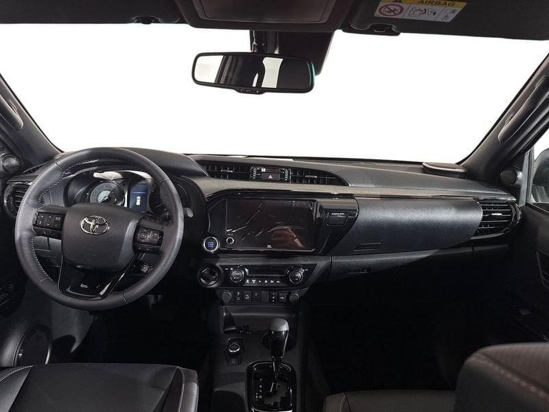 Toyota Hilux 2.8 D-4D A/T 4WD 48V 4 porte Double Cab Invincible