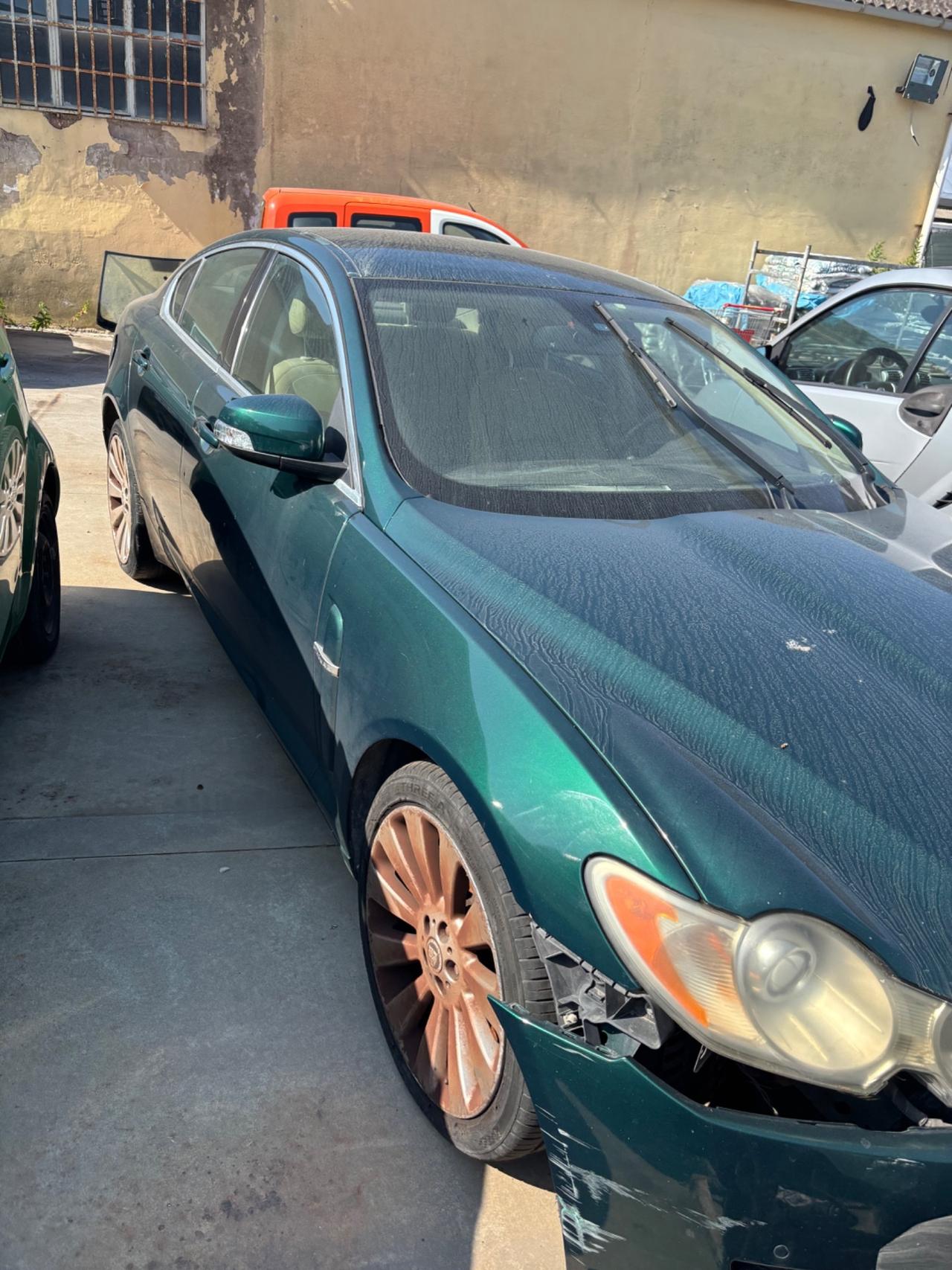 Jaguar XF 2.7D V6 Luxury motore rotto per pezzi ricambi occhio