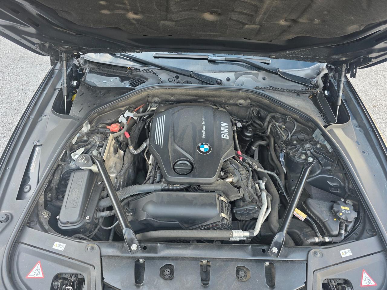 Bmw 520 M sport 2.0 disel 179000 km anno 2015 in perfetto stato tagliando appena eseguito bollo paga