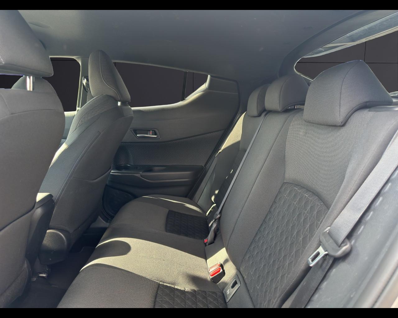 TOYOTA C-HR (2016-2023) - C-HR 1.8 Hybrid E-CVT Trend