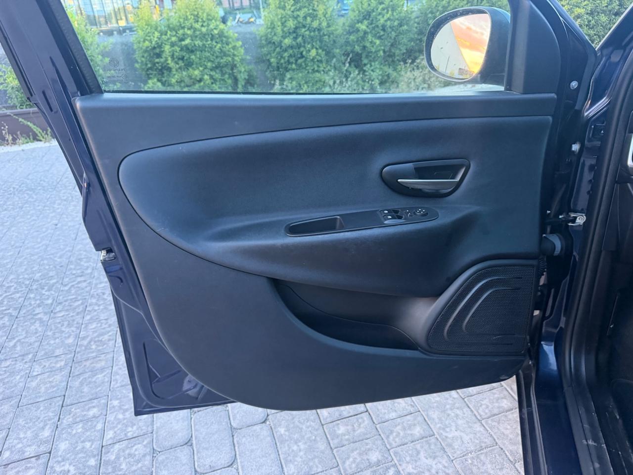 Lancia Ypsilon 1.2 69 CV 5 porte Gold
