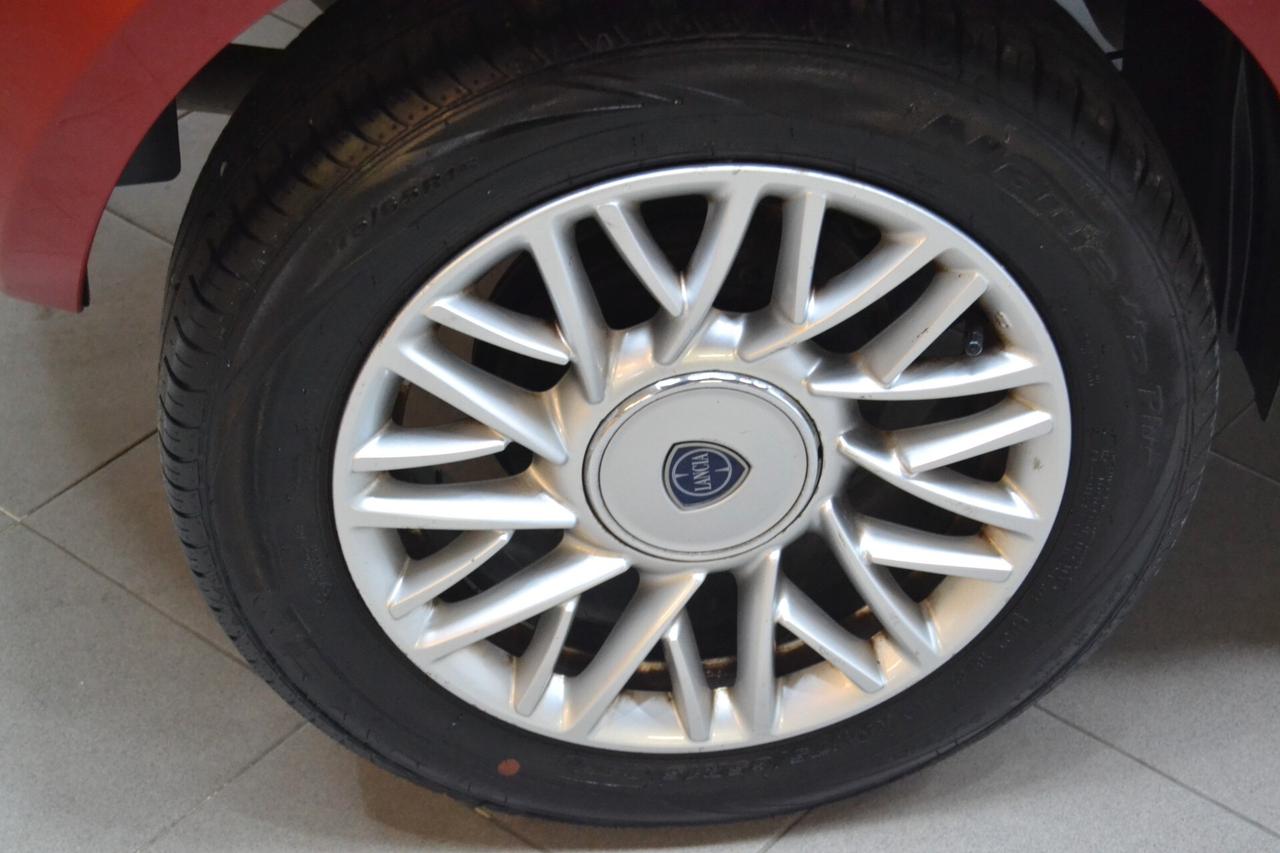 Lancia Ypsilon 0.9 TwinAir 85 CV 5 porte Metano Ecochic Elle