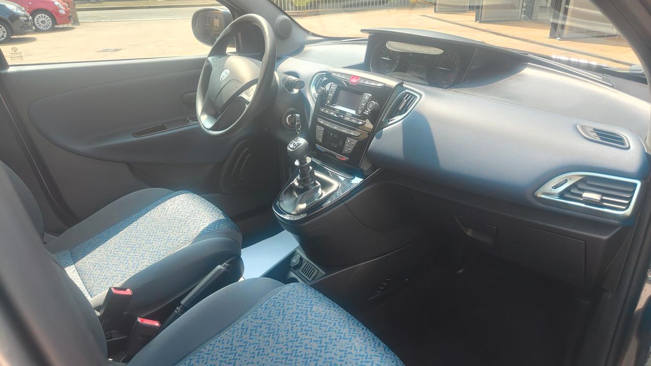 Lancia Ypsilon 1.0 Hybrid Oro