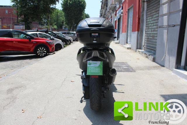 KYMCO AK 550 .