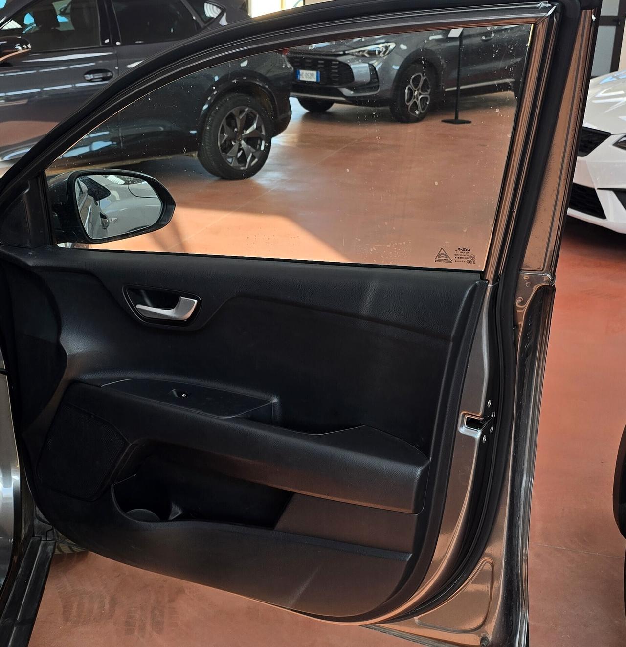 Kia Stonic 1.2 Urban DPI 80 CV (59 kW) - Il Urban Crossover Compatto e Affidabile