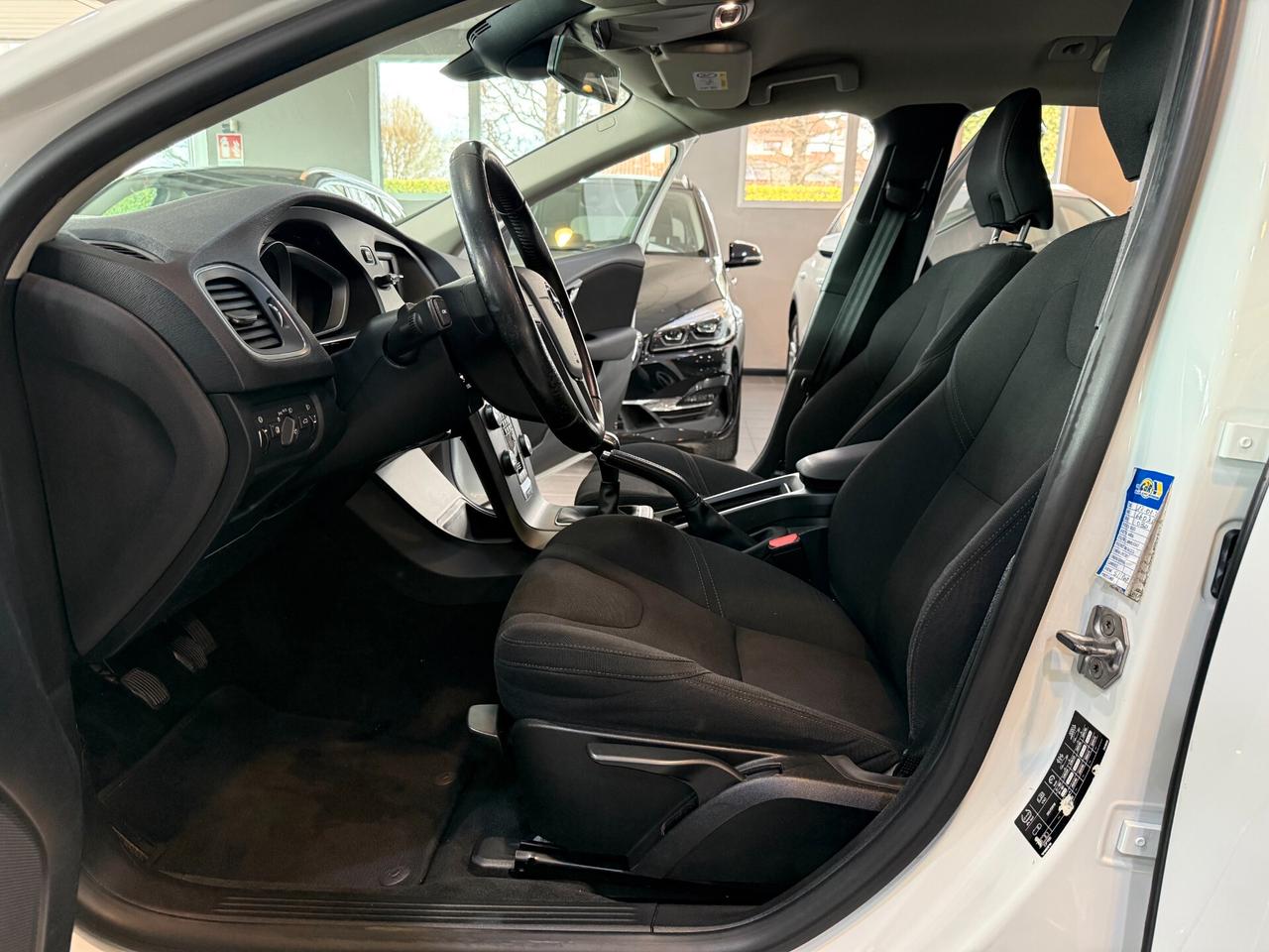 Volvo V40 2.0 d2 Business my17 92.000 KM!!