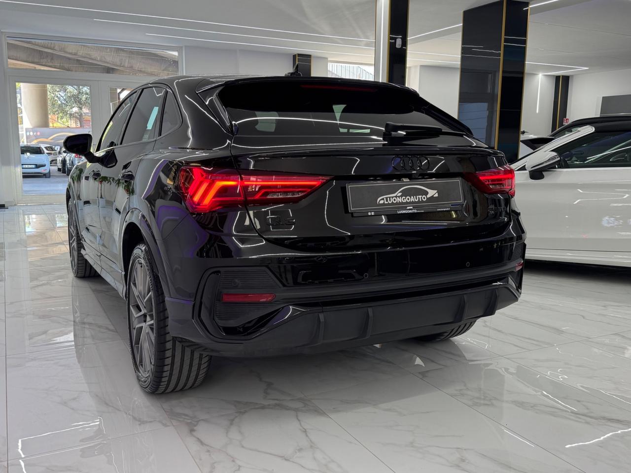 Audi Q3 2.0 TDI S-Tronic S-Line Identity Black