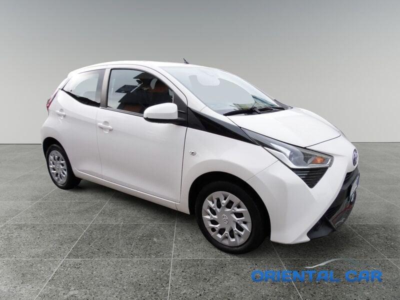 Toyota Aygo 1.0 VVT-i x-play MOLTO BELLA