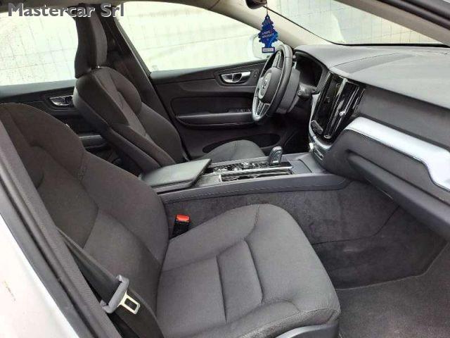 VOLVO XC60 XC60 II 2018 2.0 b4 Momentum Pro awd auto -GE944CR