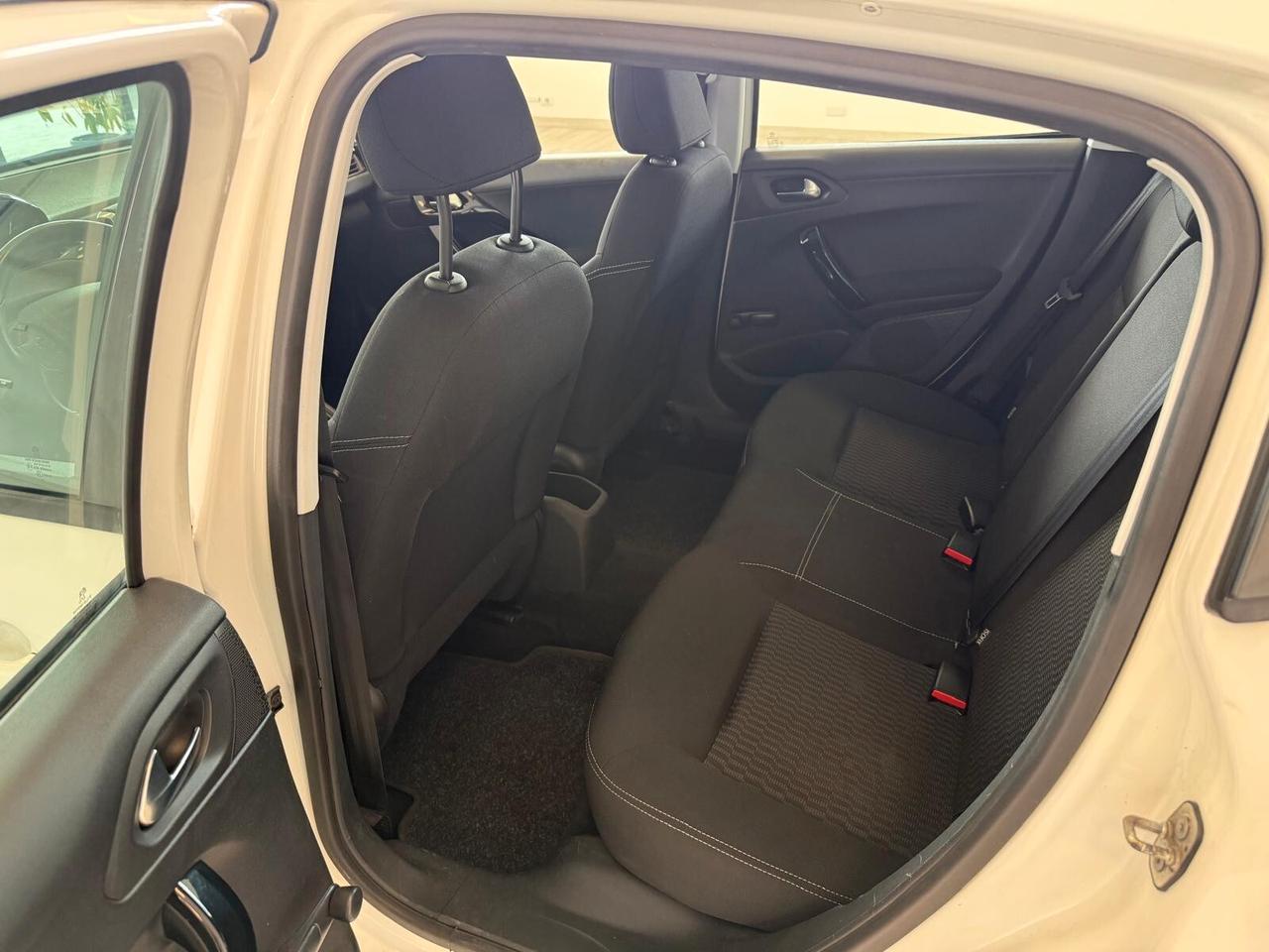 Peugeot 208 PureTech 82 5p. GPL Allure