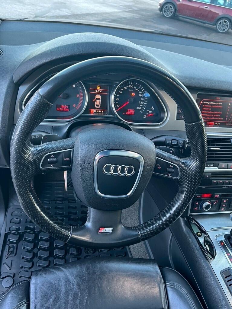 Audi Q7 3.0 V6 TDI 233CV quattro tiptronic S-LINE