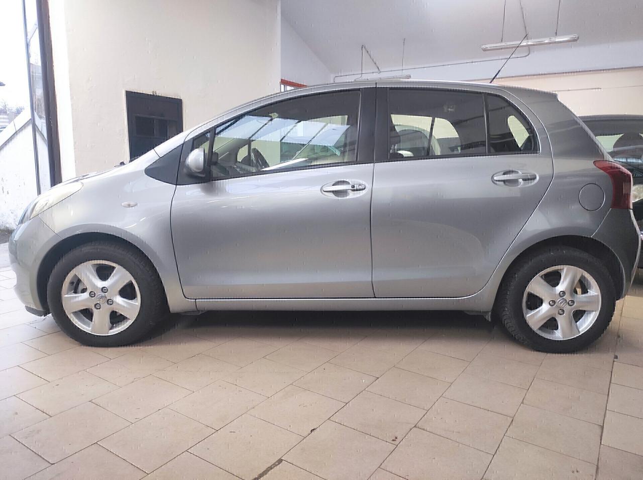 Toyota Yaris 1.0 5 porte Sol