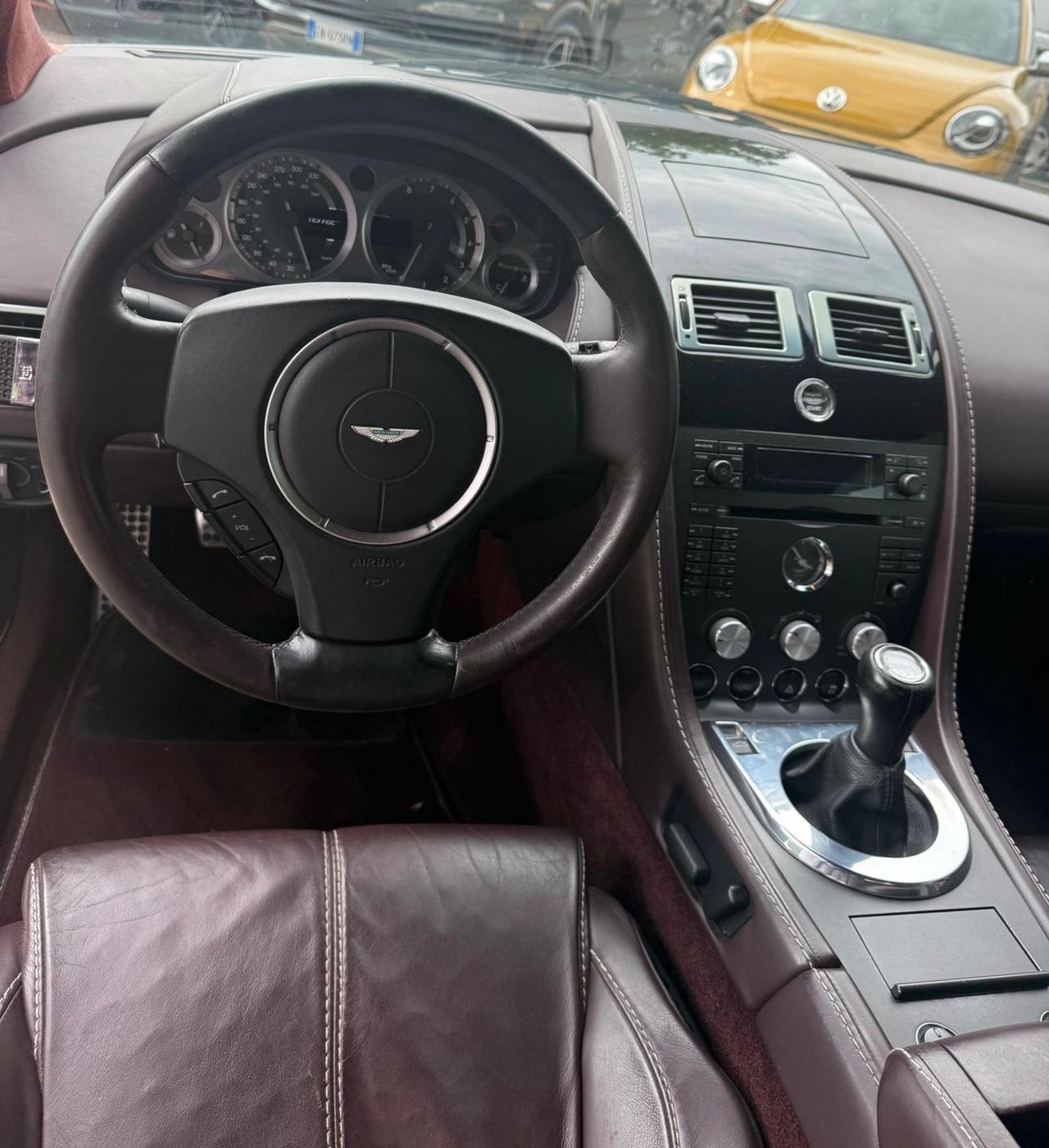Aston Martin V8 Vantage , prima vernice book, MANUALE