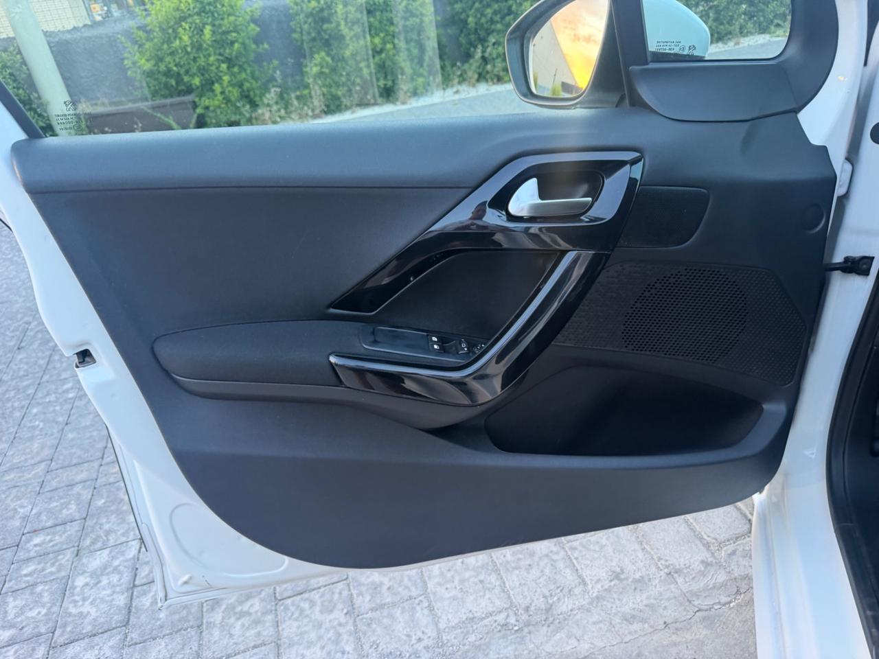 Peugeot 208 PureTech 82 5p. GPL Allure