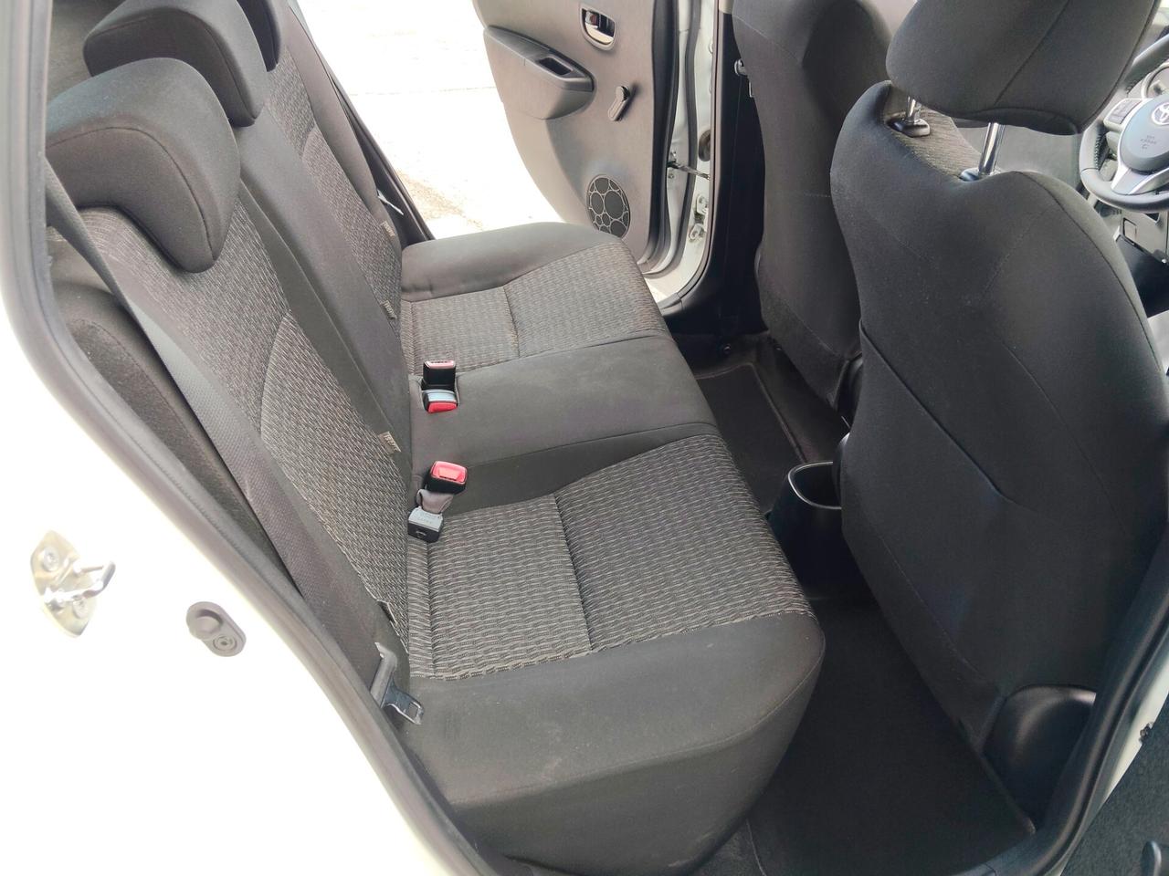 Toyota Yaris 1.0 70cv 5 porte Lounge 60.000km unico proprietario