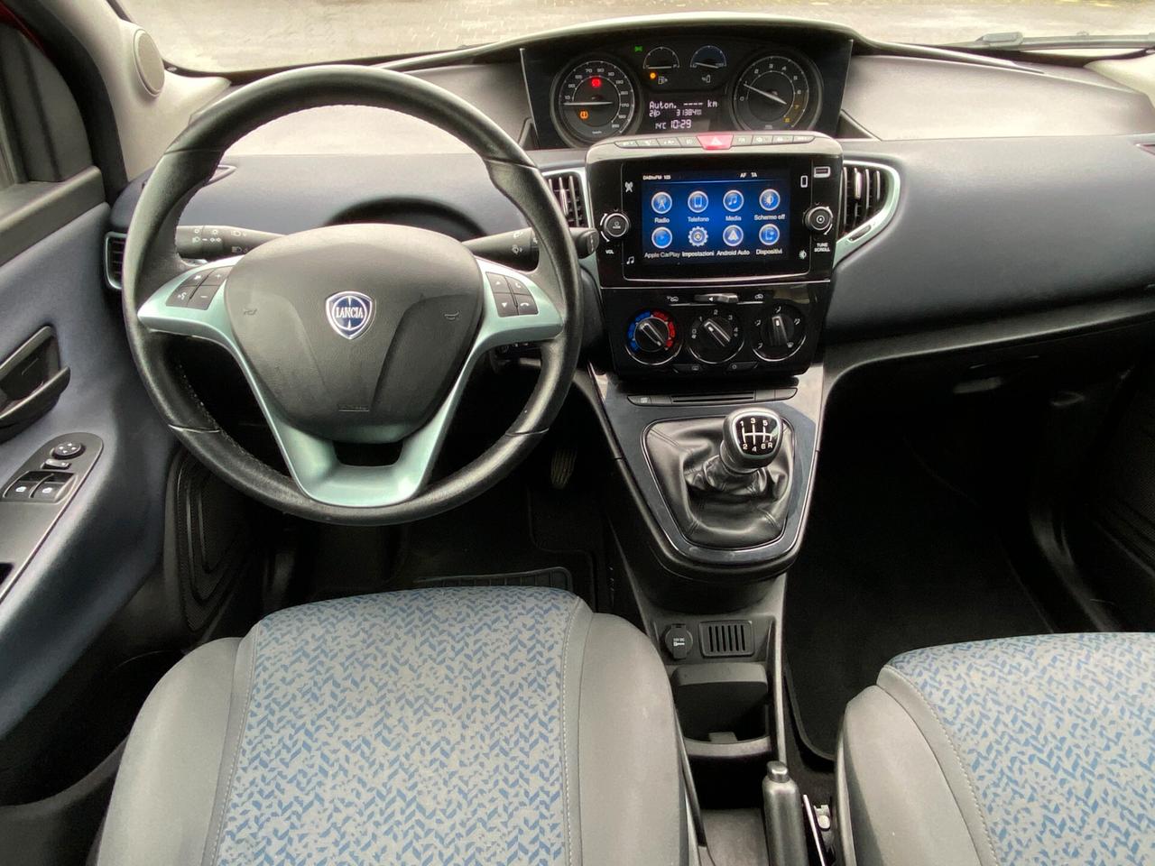 Lancia Ypsilon 1.0 firefly hybrid Silver