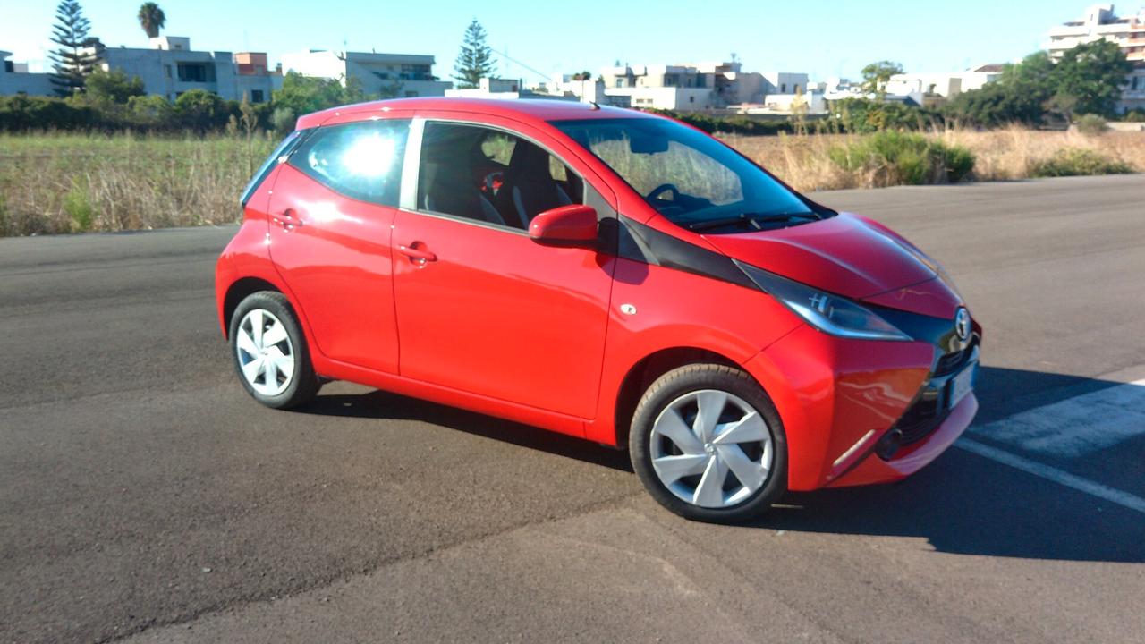 Toyota Aygo 1.0 VVT-i 69 CV 5 porte x-cool TSS