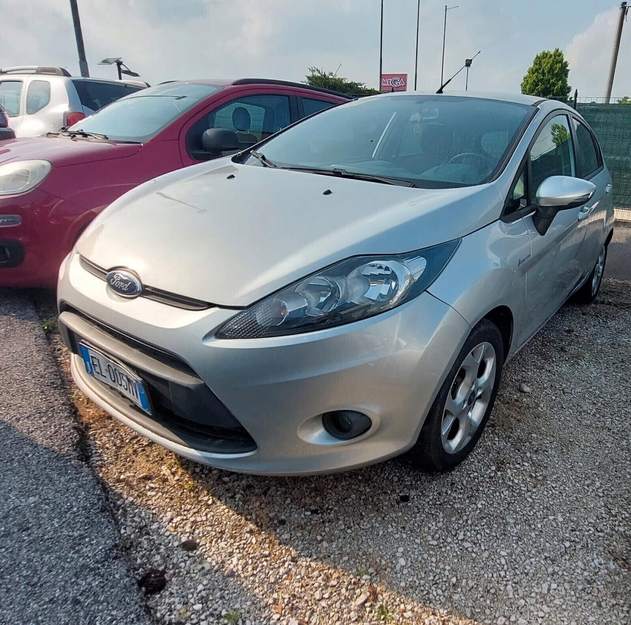 Ford Fiesta 1.2 benzina Neopatentati