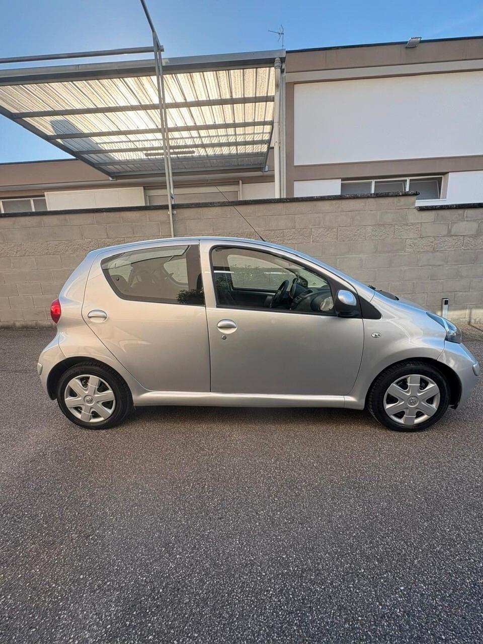 Toyota Aygo 5porte 1.0 68cv SOL CLIMA/RADIO