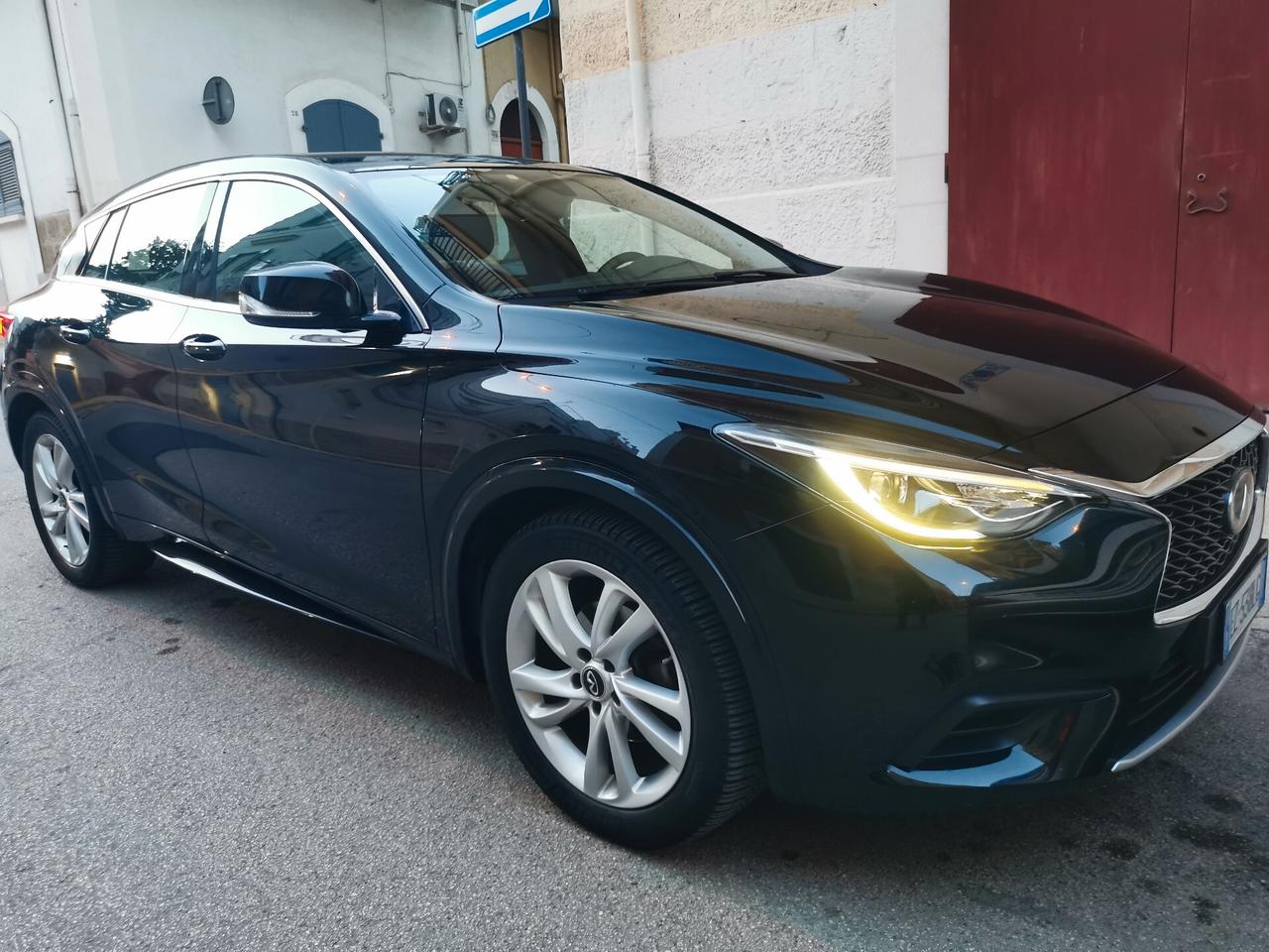 Infiniti Q30 1.5 diesel 110 cv PREMIUM FULL