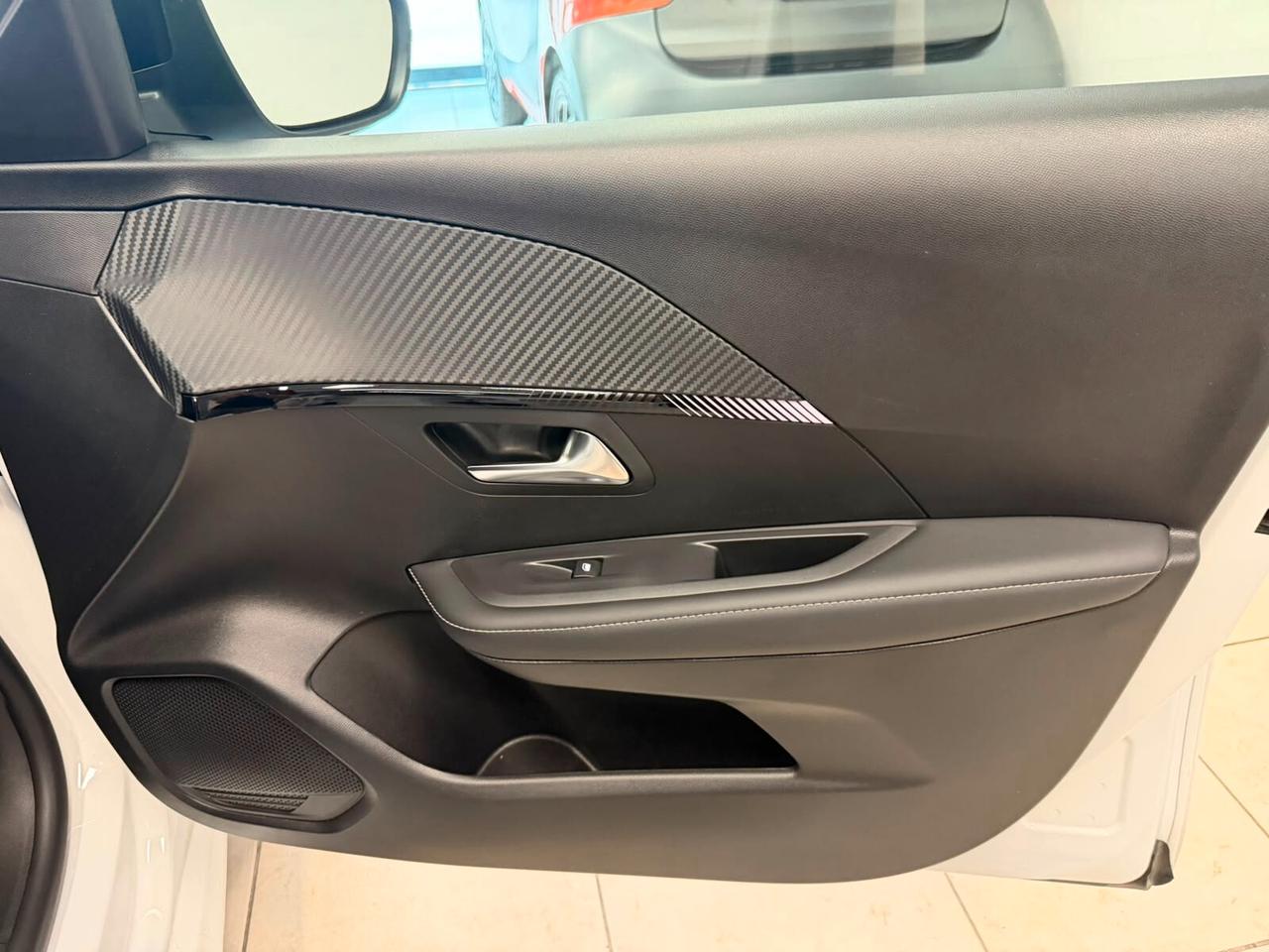 Peugeot 208 Hybrid 100 e-DCS6 Allure a rate da 185 €