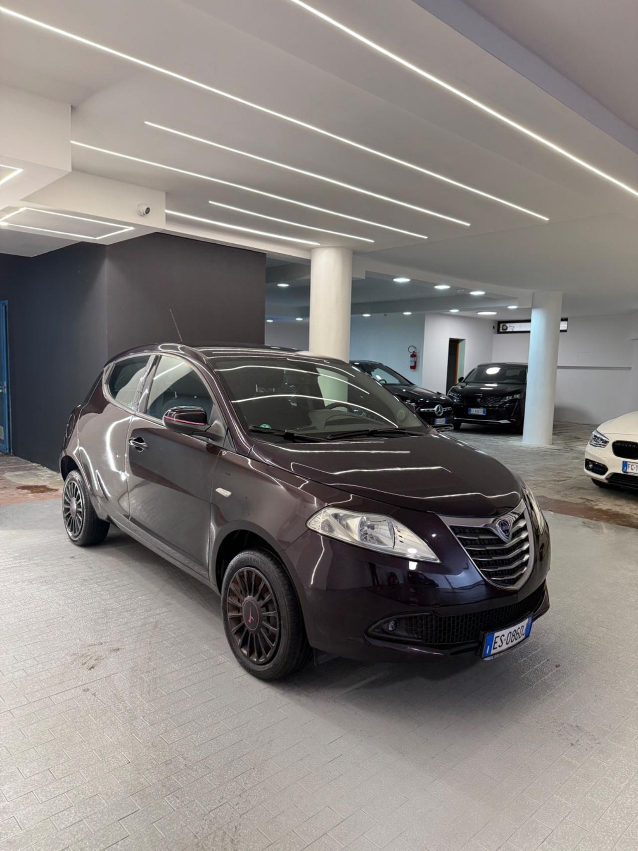 Lancia Ypsilon 0.9 TwinAir 85 CV 5 porte Metano Ecochic Elefantino