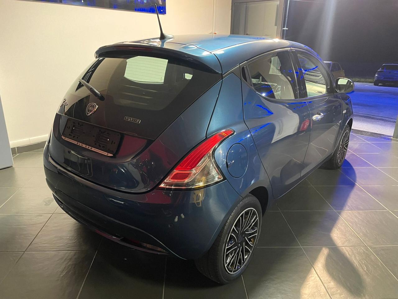 LANCIA YPSILON 1.0HYBRID GOLD 70cv