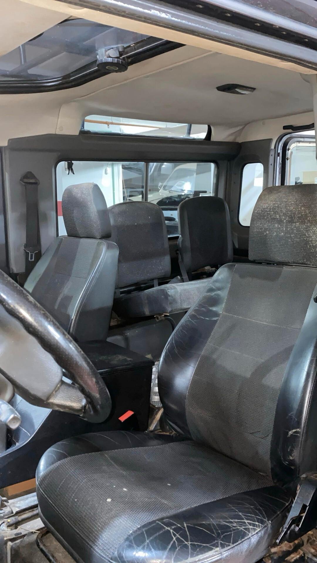 Land Rover Defender LD - Tomb Raider