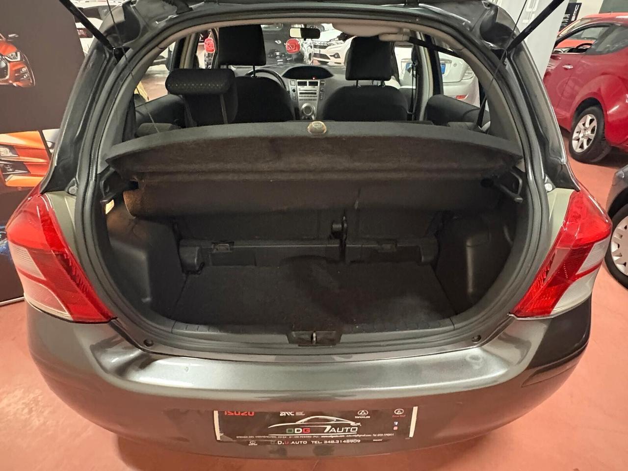 TOYOTA YARIS serie 3 Benzina 1.3 CV 101 EURO 5B Km 87.105 X NEOPATENTATI garanzia 12 mesi