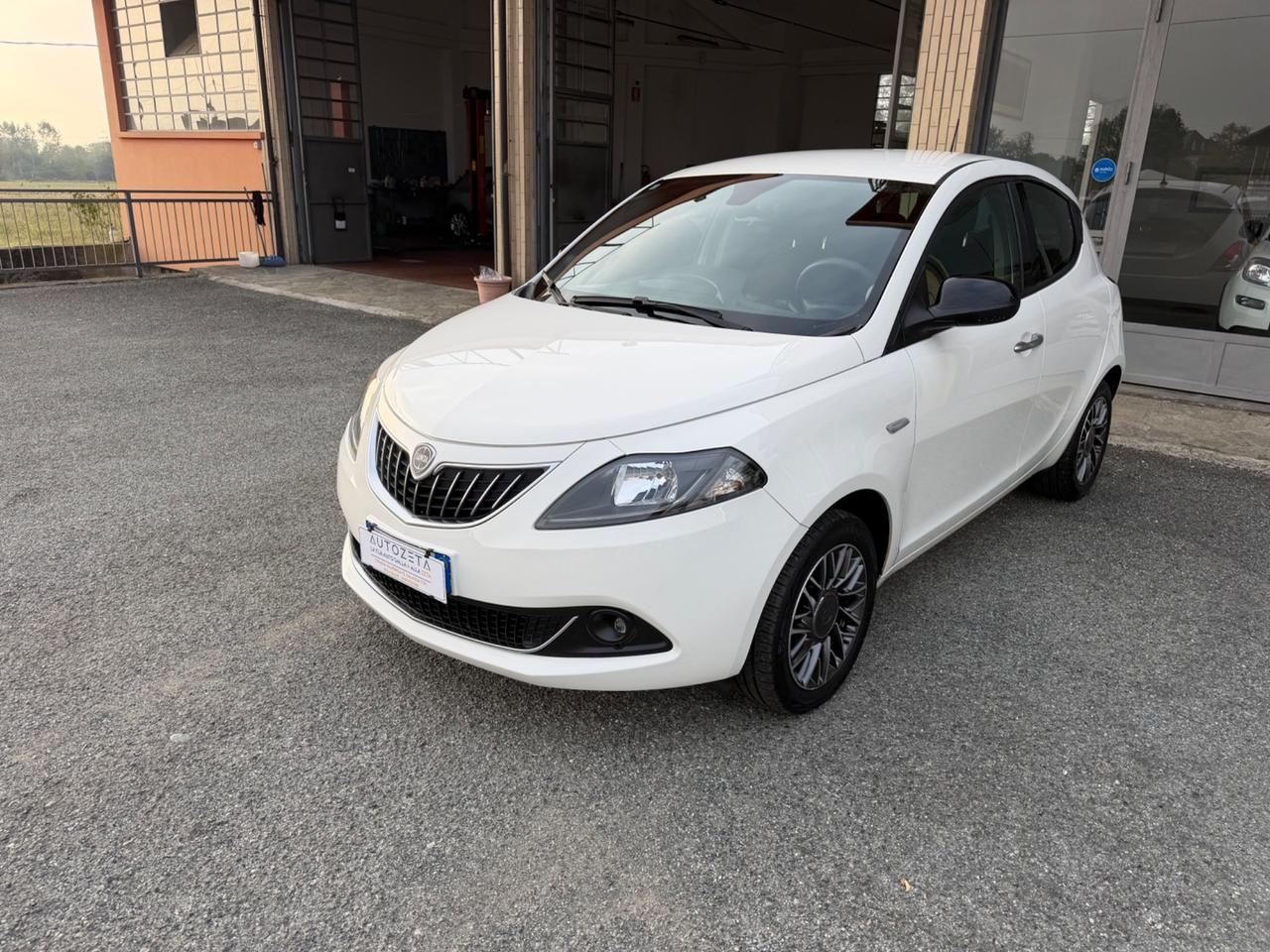 Lancia Ypsilon 1.0 5 porte Hybrid Gold