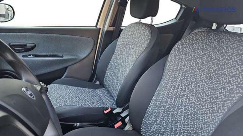 Lancia Ypsilon 1.0 FireFly Hybrid Silver
