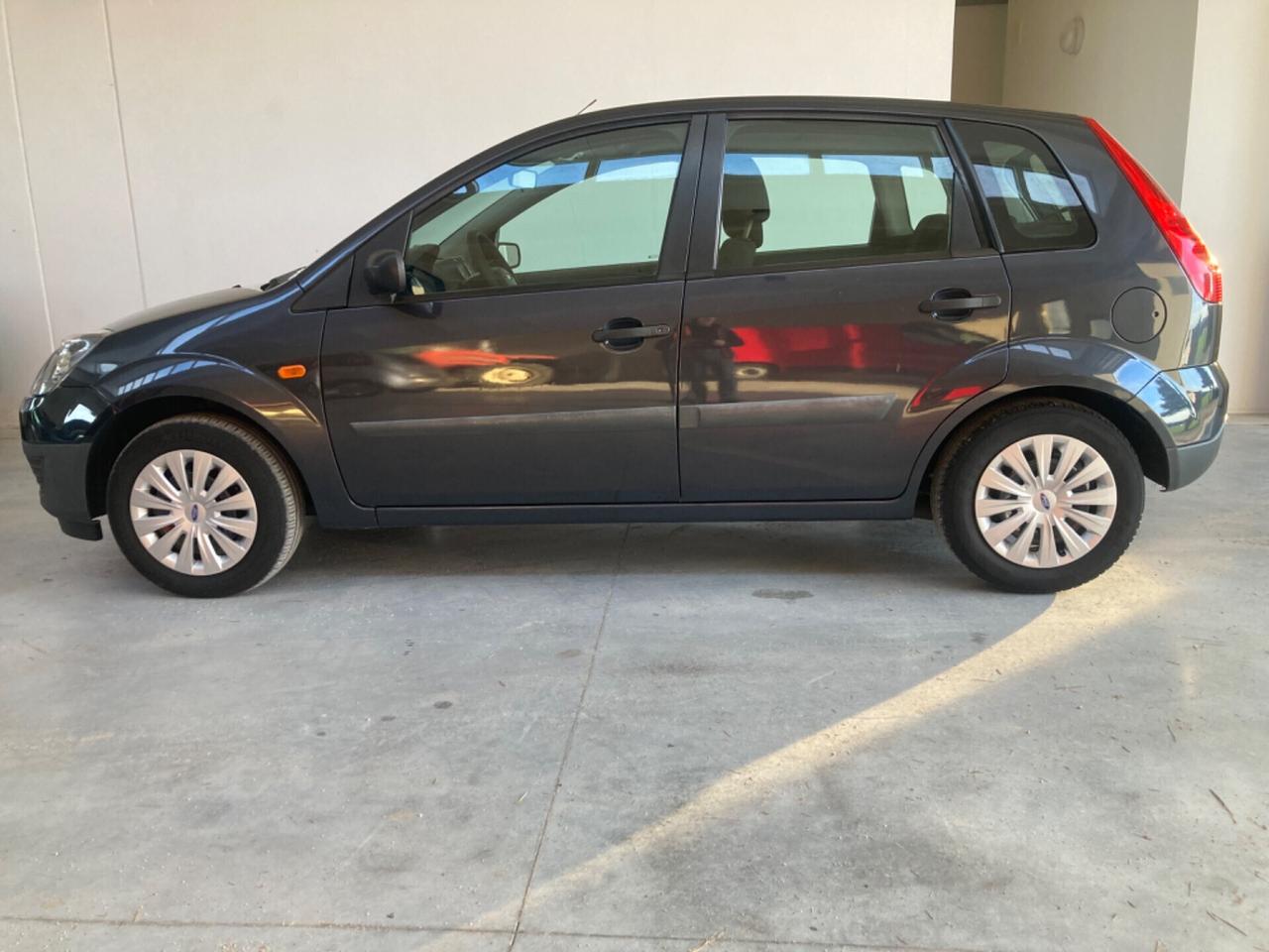 Ford Fiesta 1.4TDCi 5p. Ghia per neopatentati