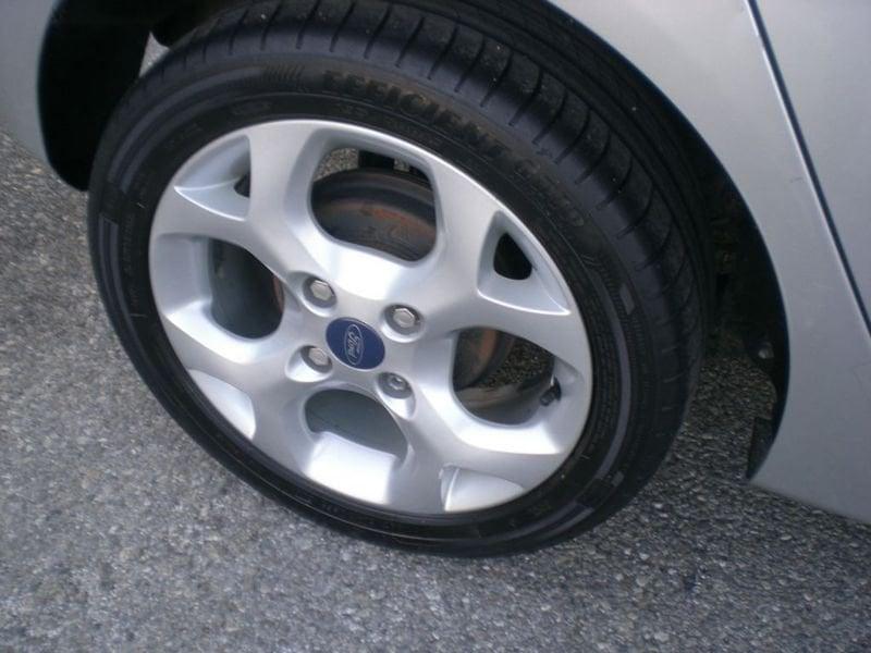 Ford Fiesta 5p 1.4 16v Titanium c/esp Gpl E5