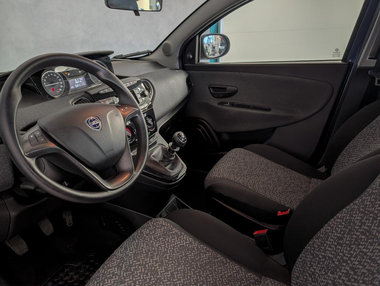 Lancia Ypsilon 1.0 Hybrid 70cv Silver