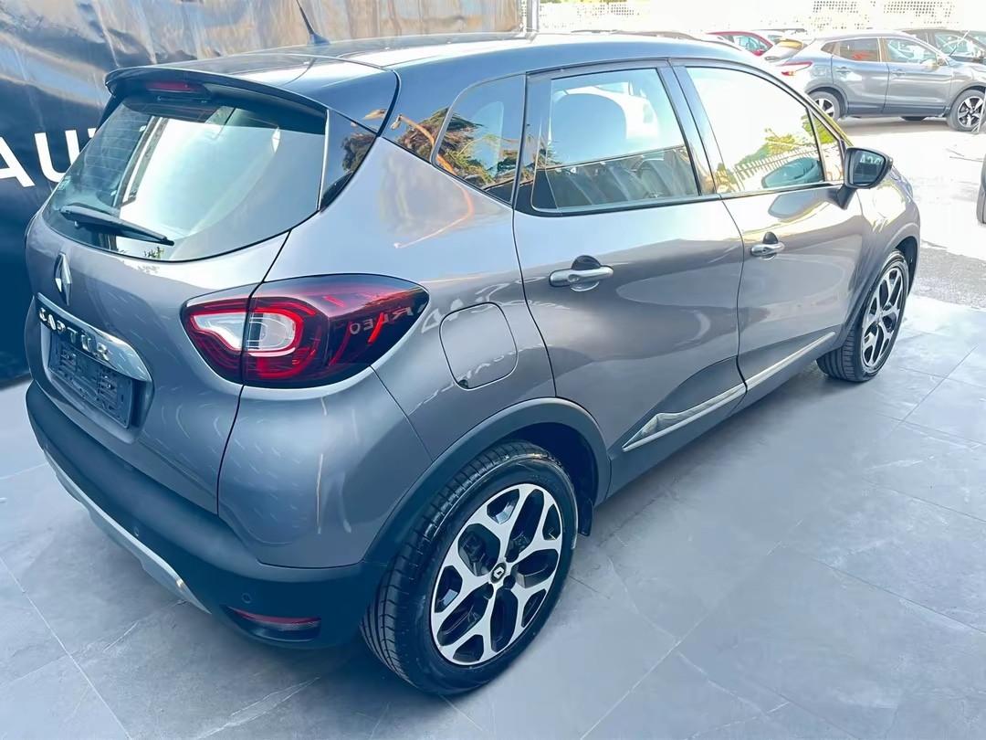 Renault Captur 1.5 diesel 90 cv full led tagliandi renault