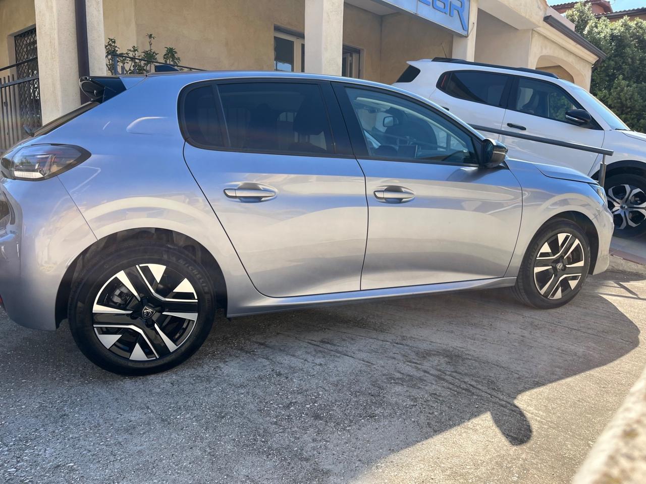 Peugeot 208 1.2 Puretech 100 S&S ALLURE
