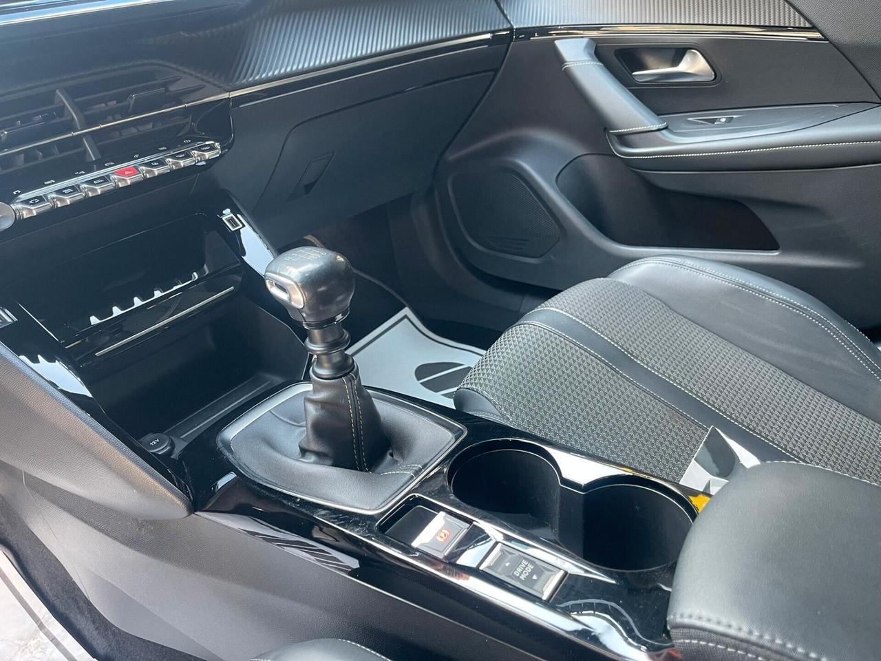 Peugeot 2008 GT LINE 1.2 Puretech Gancio traino omologato