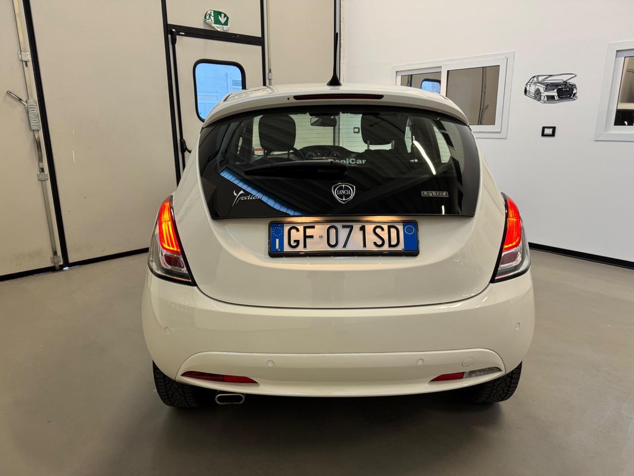 Lancia Ypsilon 1.0 FireFly 5 porte S&S Hybrid Ecochic Gold