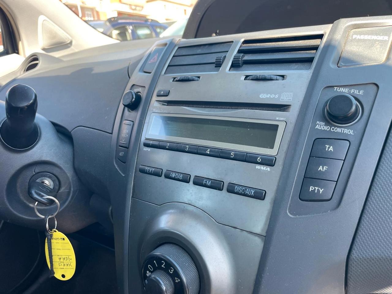 Toyota Yaris 1.0 5 porte Sol
