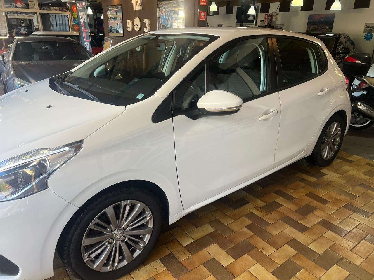Peugeot 208 1.6 HDi 75 CV 10/2015
