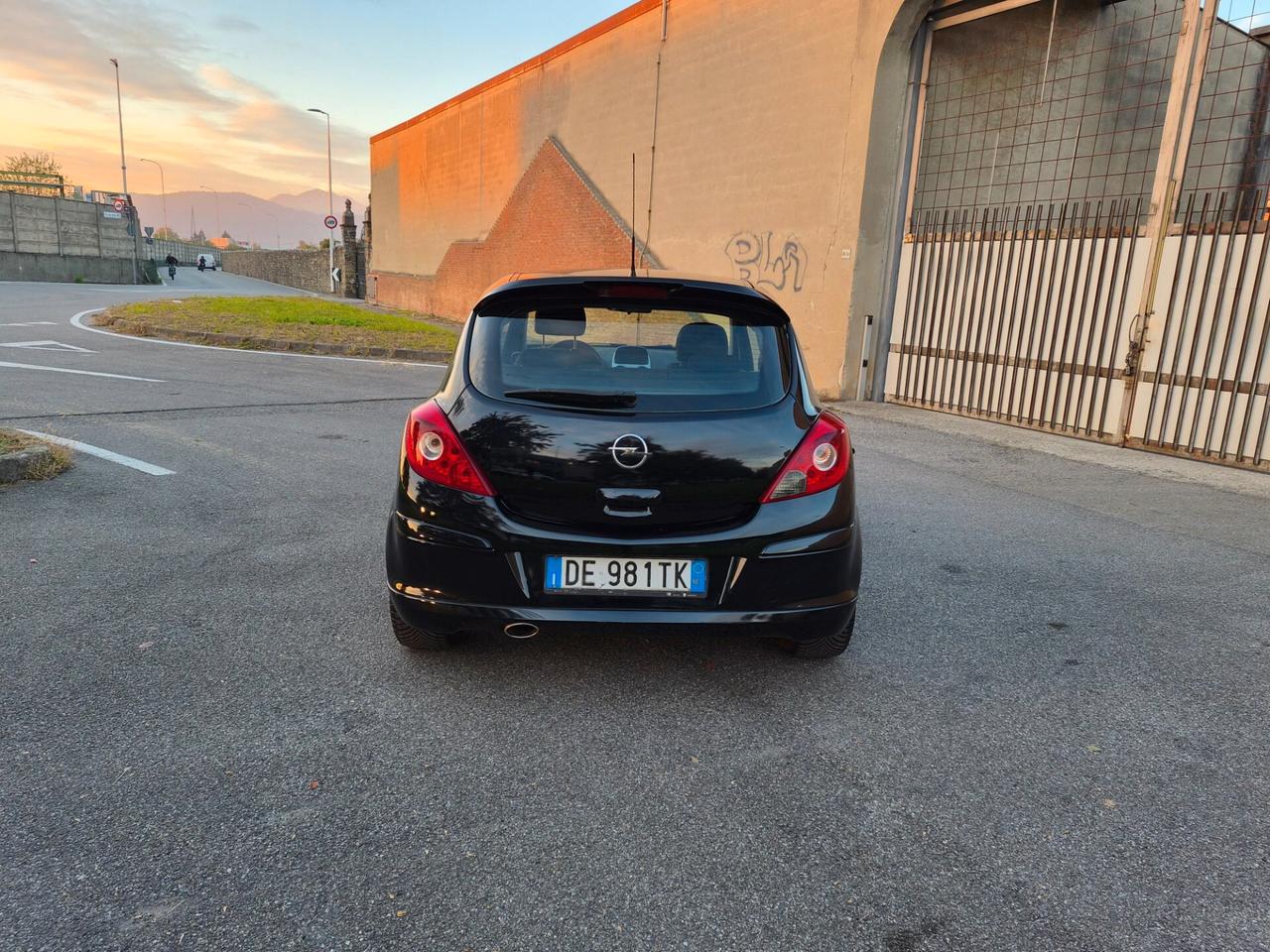 Opel Corsa 1.4 16V 3 porte Sport