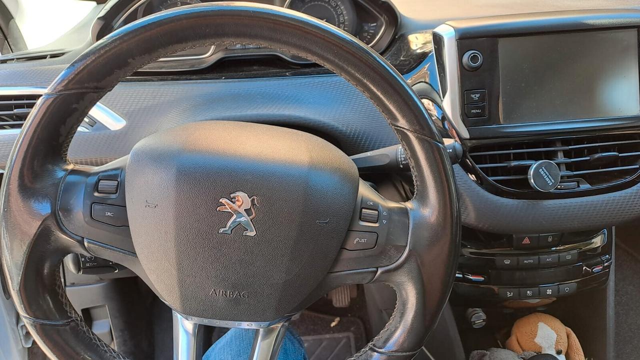 PEUGEOT 2008 1,6 HDI-TETTO PANORAMICO-3 REVISIONI