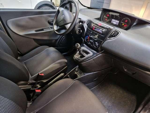 Lancia Ypsilon Ypsilon 1.2 69 CV 5 porte Silver