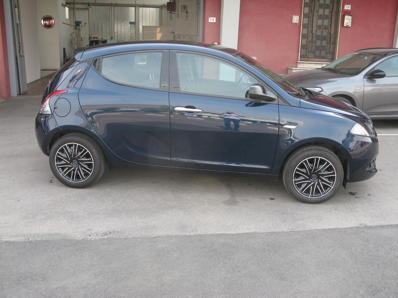 Lancia Ypsilon 1.0 FireFly 5 porte S&S Hybrid Ecochic Gold