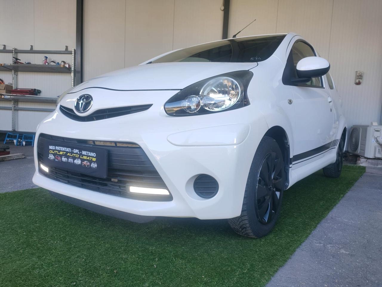Toyota Aygo 1.0 12V VVT-i 3 porte Lounge Connect MMT
