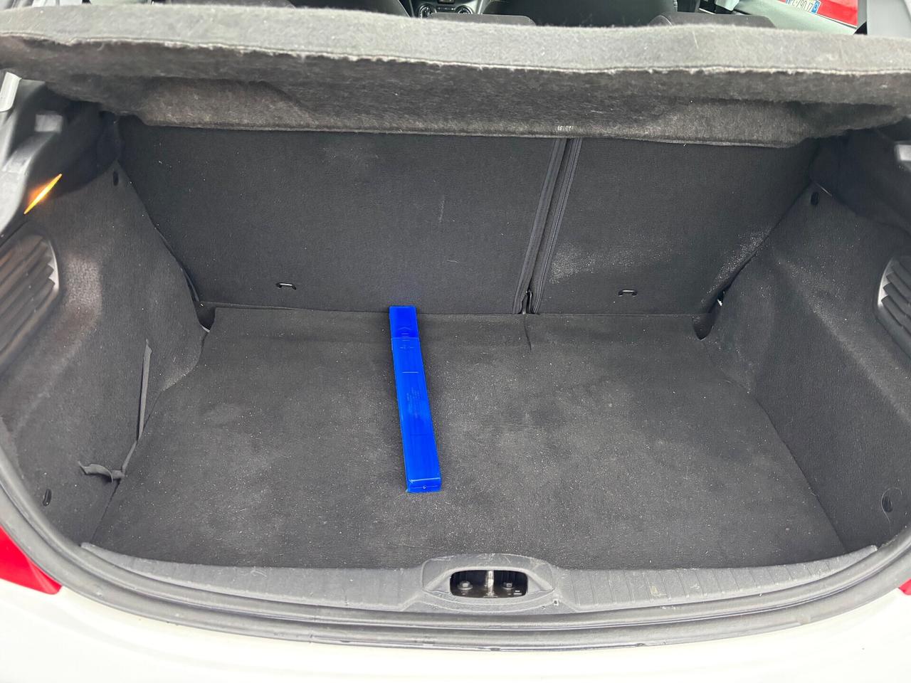 Peugeot 208 1.4 HDi 5 porte OK NEOPATENTATI