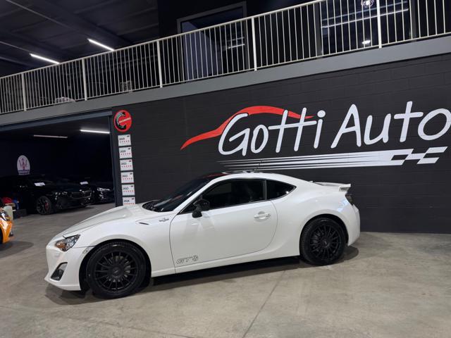 TOYOTA GT86 2.0 PERLA WHITE CERCHI IN SEDE