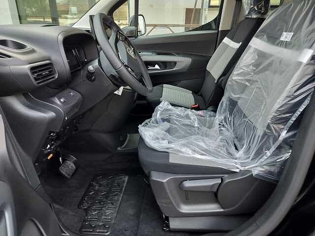 Citroen Berlingo BlueHDi 130 EAT8 Combi Plus KM Ø