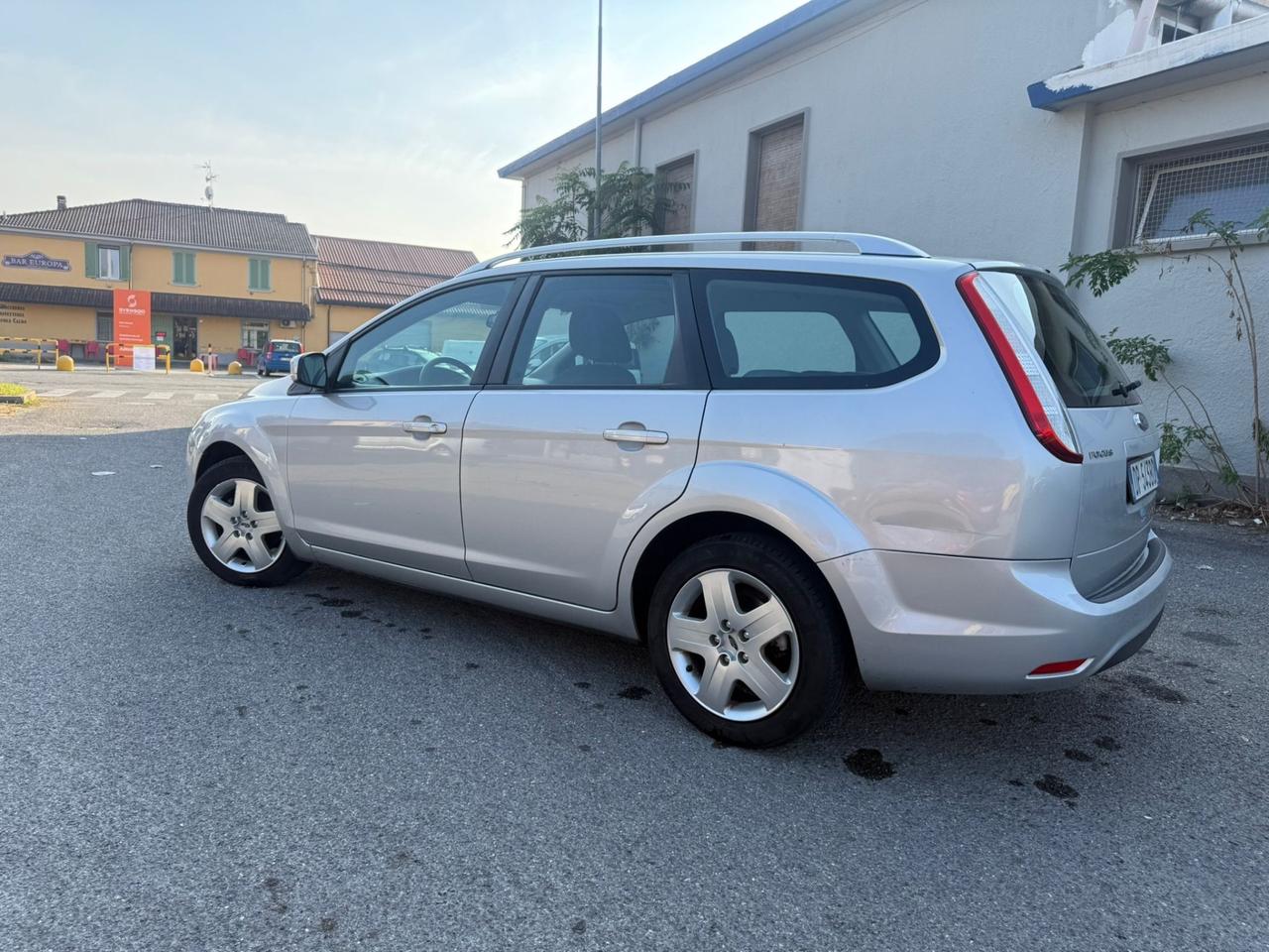 FORD FOCUS 1.6 BENZINA NEOPATENTATI OTTIME CONDIZIONI
